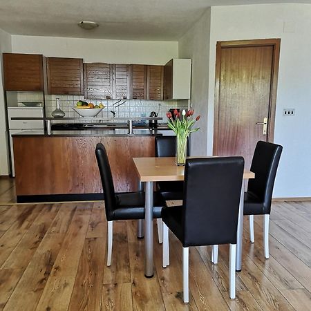 Apartmani Neva Makarska Esterno foto