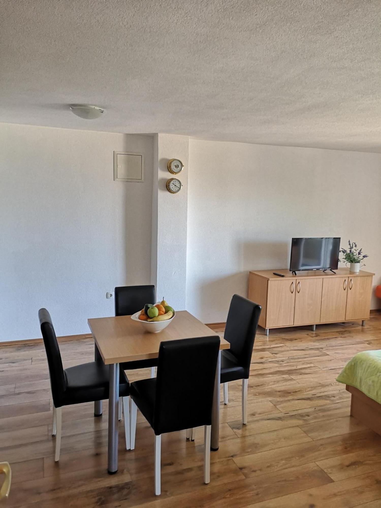Apartmani Neva Makarska Esterno foto